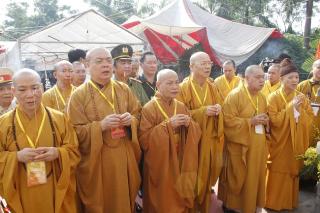 Cầu siêu tại nghĩa trang liệt sĩ Vị Xuyên