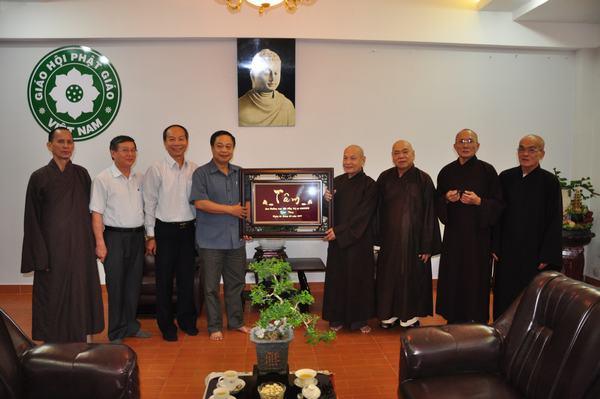 Hoà thượng Chủ tịch tiếp thượng tướng Phạm Dũng