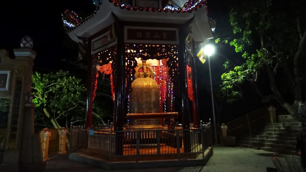 Nghe tiếng chuông chùa