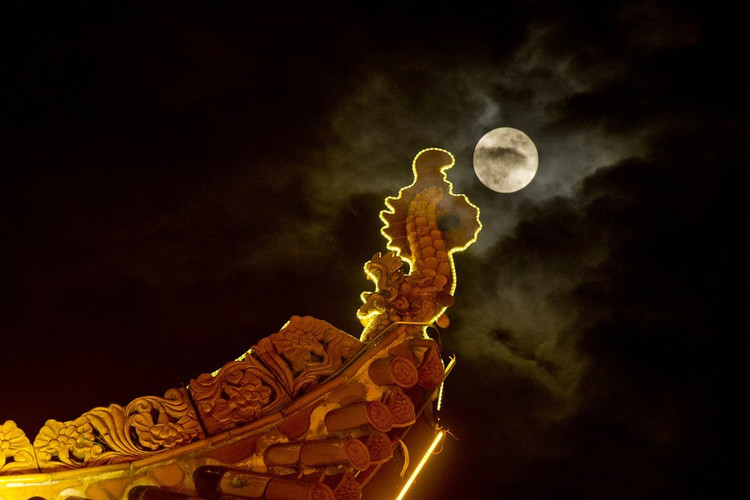 Truyện ngắn Nguyễn Minh Đoàn: Trăng