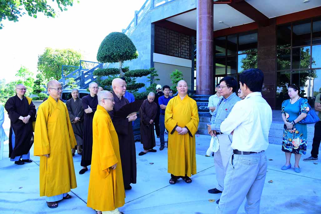 BAN NGHI LỄ VÀ BAN VĂN HÓA TRUNG ƯƠNG KHẢO SÁT KHÔNG GIAN TỔ CHỨC ĐẠI LỄ VESAK NĂM 2025