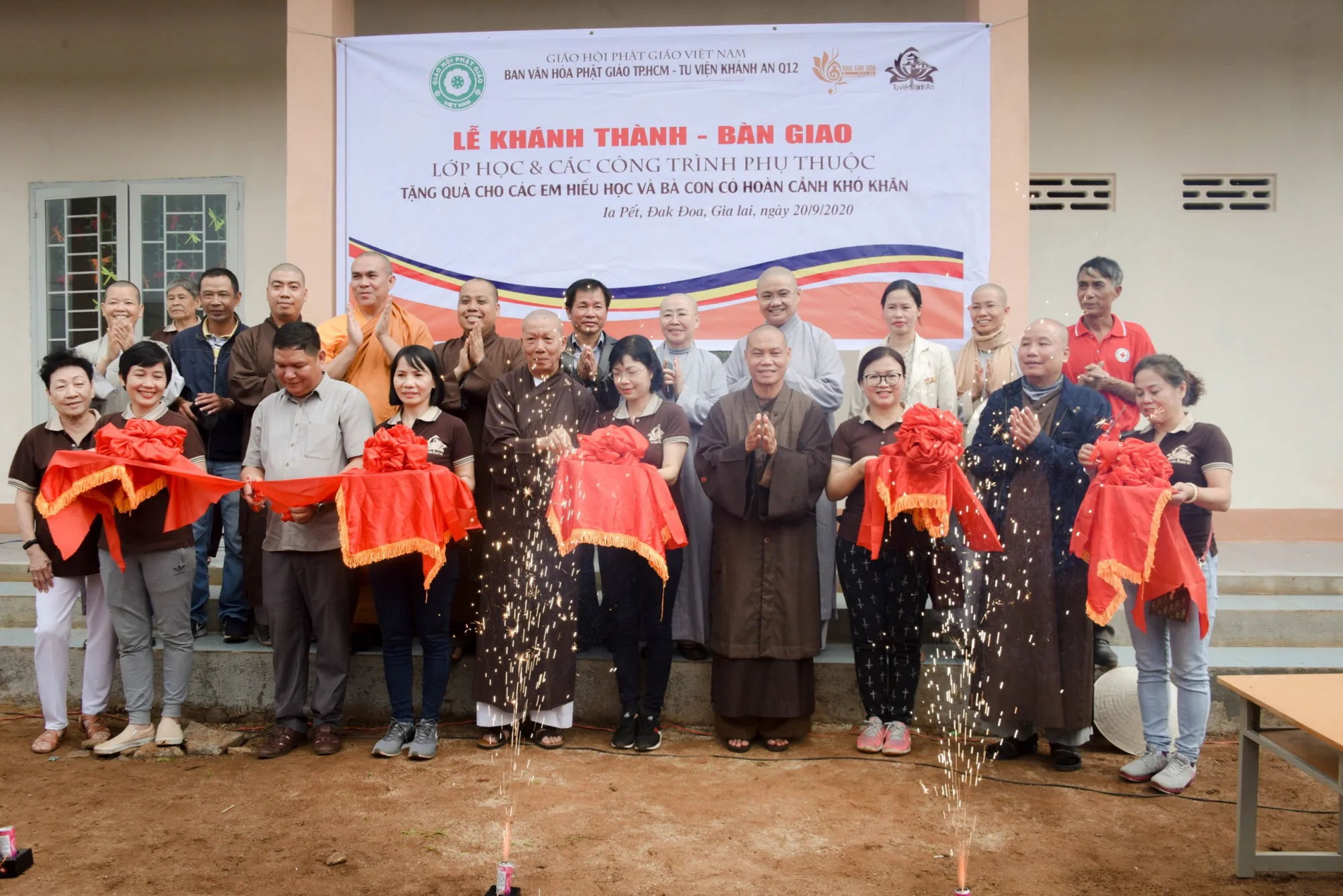 Gia Lai: Ban Văn hoá GHPGVN TP. HCM Khánh thành, Bàn giao ba lớp học và tặng quà từ thiện.