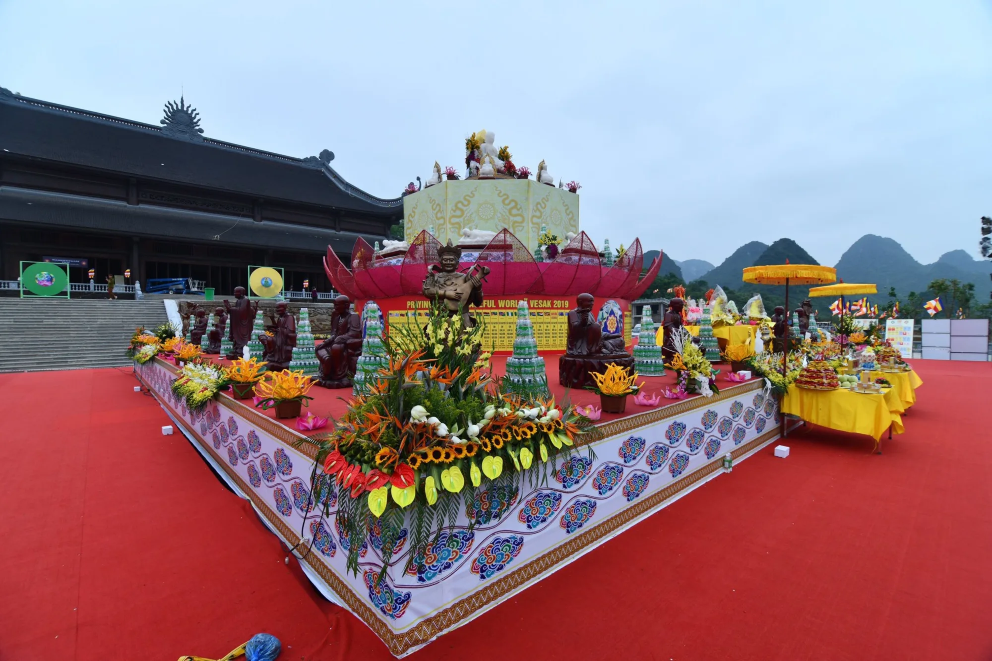 Đàn lễ Cầu Nguyện Hoà Bình tại Đại Lễ Vesak 2019 - Nơi thực hiện các nghi lễ tâm linh, Tắm Phật, Hoa đăng...