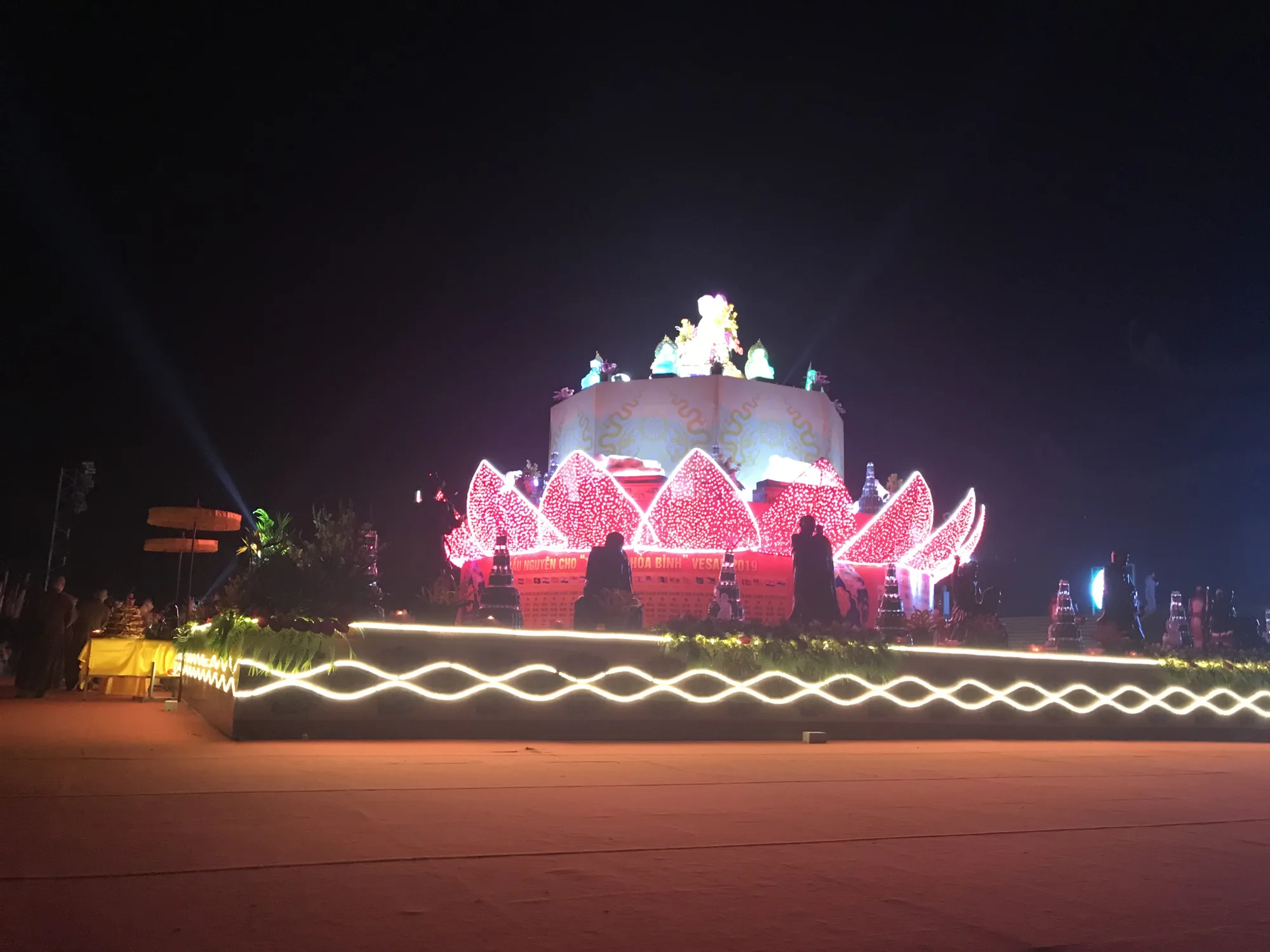 Đàn lễ Cầu Nguyện Hoà Bình tại Đại Lễ Vesak 2019 - Nơi thực hiện các nghi lễ tâm linh, Tắm Phật, Hoa đăng...