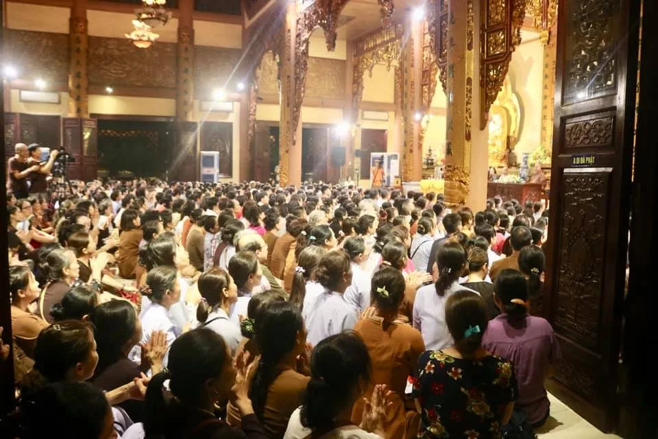 Hòa thường Thích Huyền Diệu nói chuyện tại chùa Yên Phú - Liên Ninh - Thanh Trì - Hà nội