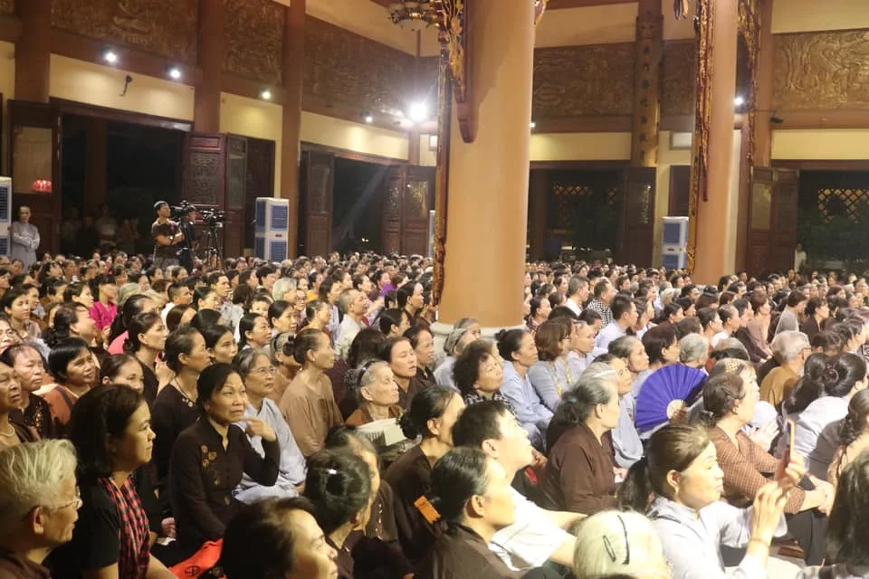 Hòa thường Thích Huyền Diệu nói chuyện tại chùa Yên Phú - Liên Ninh - Thanh Trì - Hà nội
