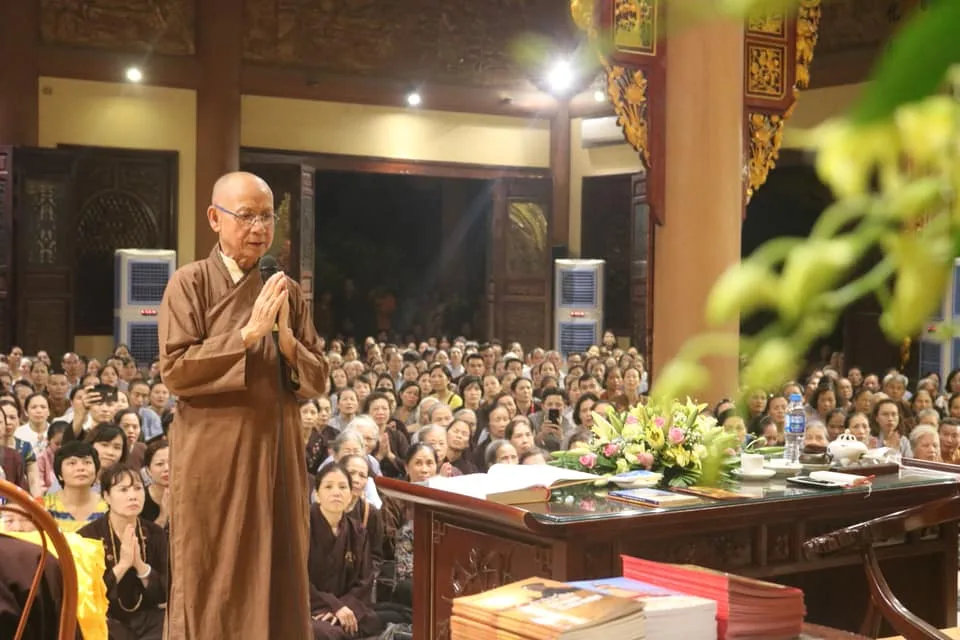 Hòa thường Thích Huyền Diệu nói chuyện tại chùa Yên Phú - Liên Ninh - Thanh Trì - Hà nội