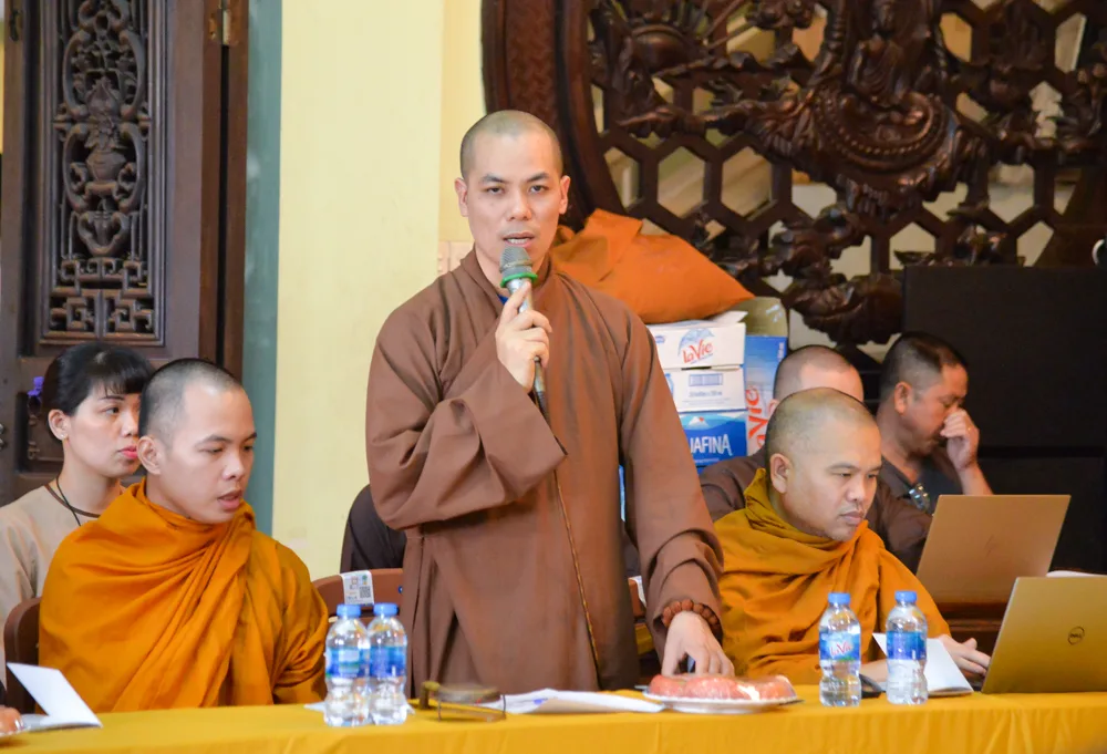 ĐĐ.Thích Minh Đăng – chánh thư ký BVH TƯ, dẫn chương trình buổi toạ đàm
