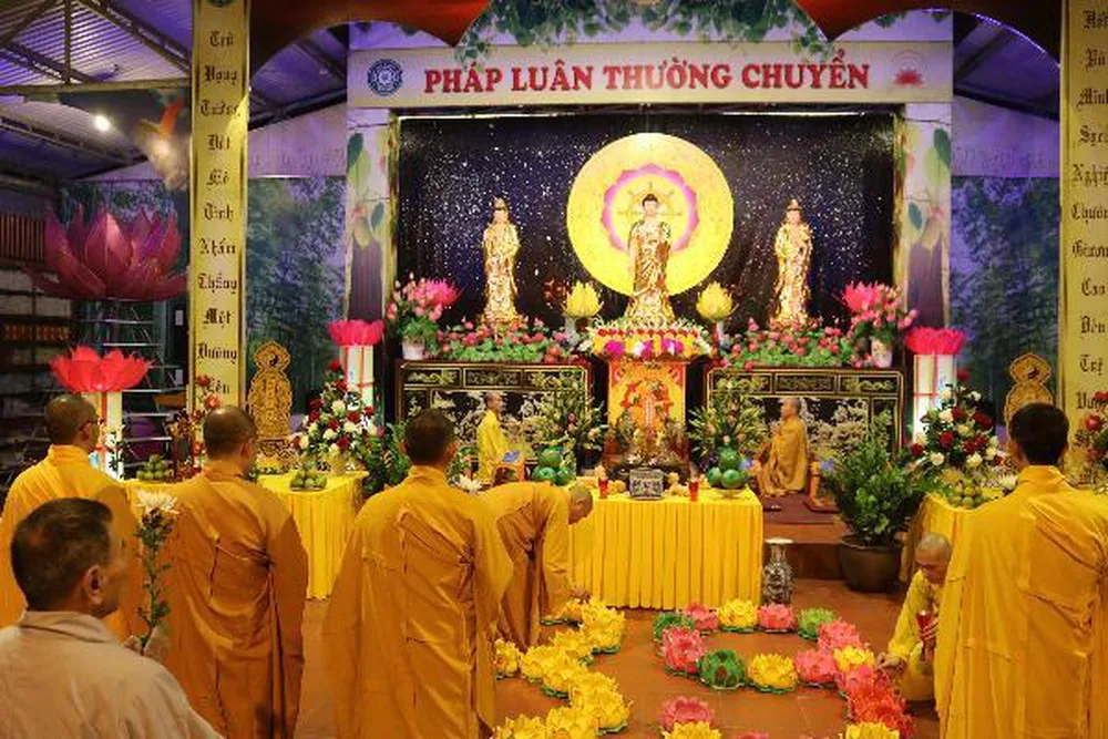 Xúc động lễ tưởng niệm 39 người thiệt mạng trên xe tải tại Đông Bắc London