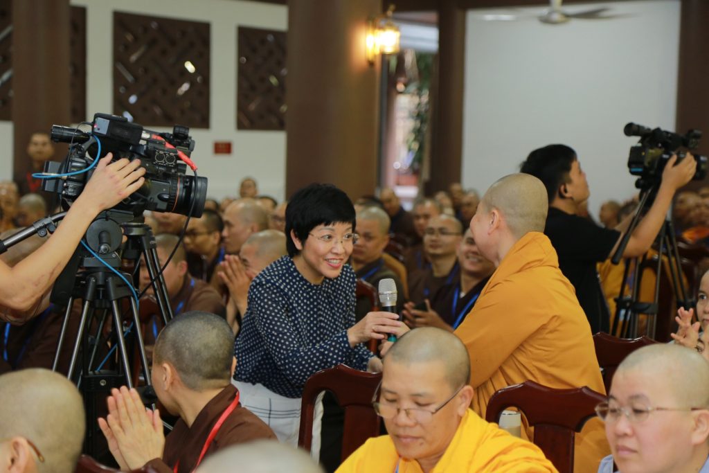 MC Thảo Vân chia sẻ tại khóa bồi dưỡng nghiệp vụ MC người dẫn chương trình Phật giáo với đề tài: “Những Kỹ năng cơ bản của người dẫn chương trình”