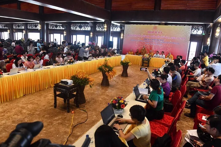 Đông đảo phóng viên