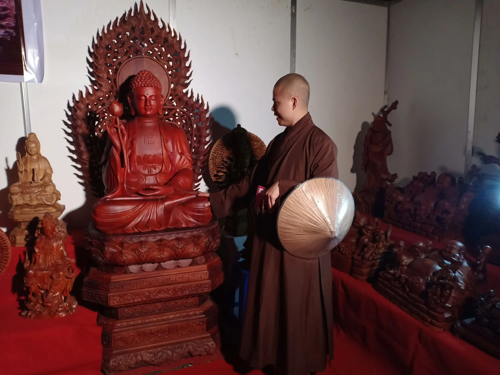 TT Trưởng Ban VHTW GHPGVN; THĂM KHU TRIỂN LÃM HỘI CHỢ VHPG TRƯỚC NGÀY KHAI MẠC