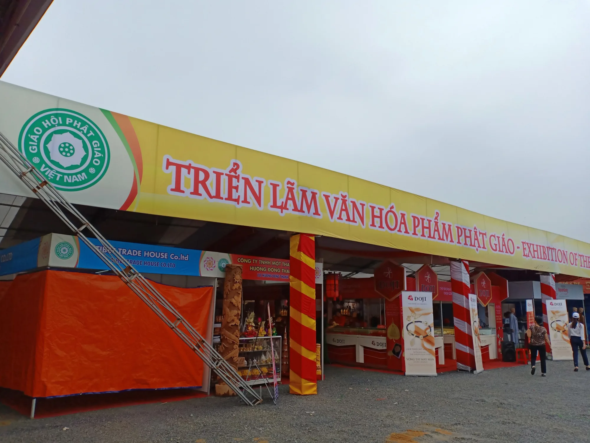 TT Trưởng Ban VHTW GHPGVN; THĂM KHU TRIỂN LÃM HỘI CHỢ VHPG TRƯỚC NGÀY KHAI MẠC