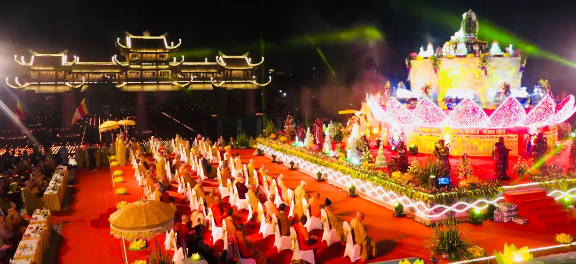 LỄ HỘI HOA ĐĂNG CẦU NGUYỆN HOÀ BÌNH THẾ GIỚI