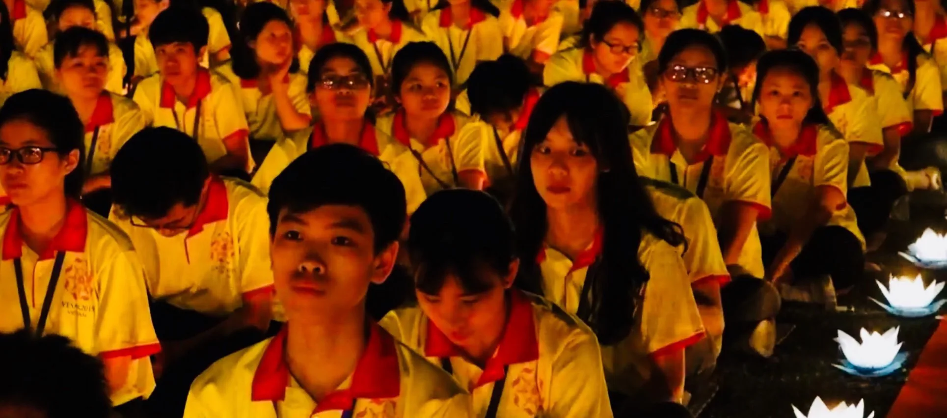 LỄ HỘI HOA ĐĂNG CẦU NGUYỆN HOÀ BÌNH THẾ GIỚI