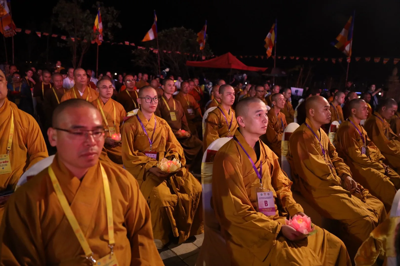 LỄ HỘI HOA ĐĂNG CẦU NGUYỆN HOÀ BÌNH THẾ GIỚI