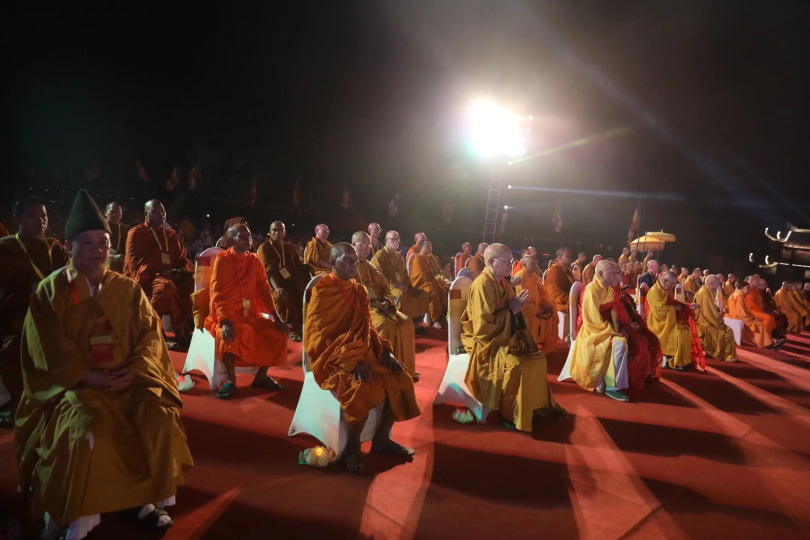 LỄ HỘI HOA ĐĂNG CẦU NGUYỆN HOÀ BÌNH THẾ GIỚI