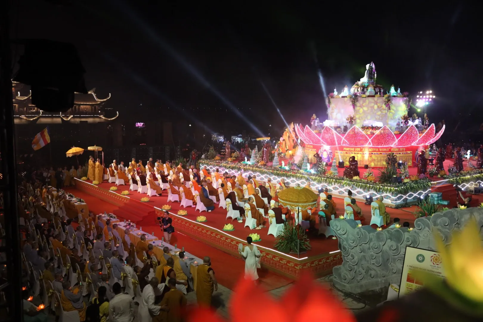 LỄ HỘI HOA ĐĂNG CẦU NGUYỆN HOÀ BÌNH THẾ GIỚI