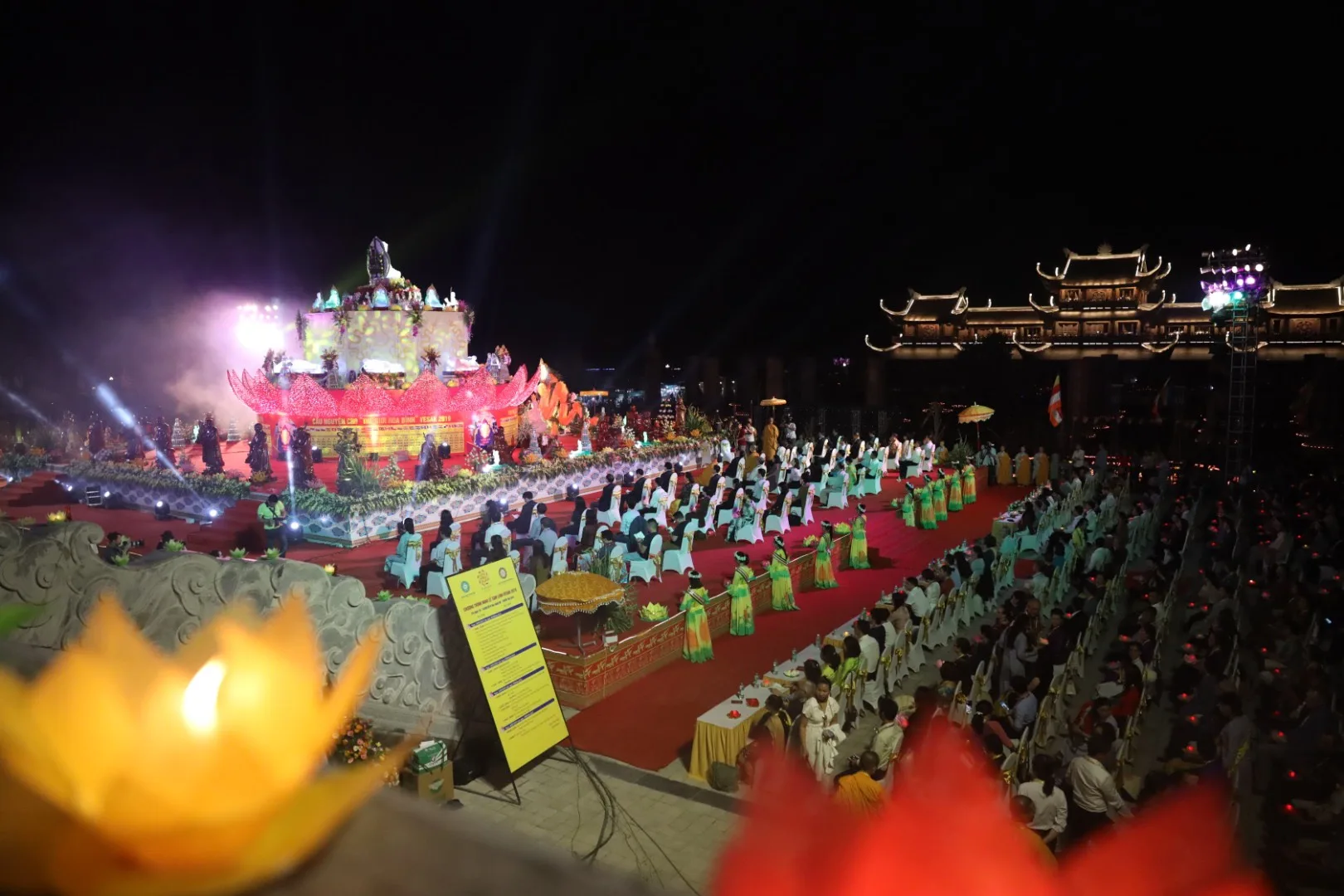 LỄ HỘI HOA ĐĂNG CẦU NGUYỆN HOÀ BÌNH THẾ GIỚI