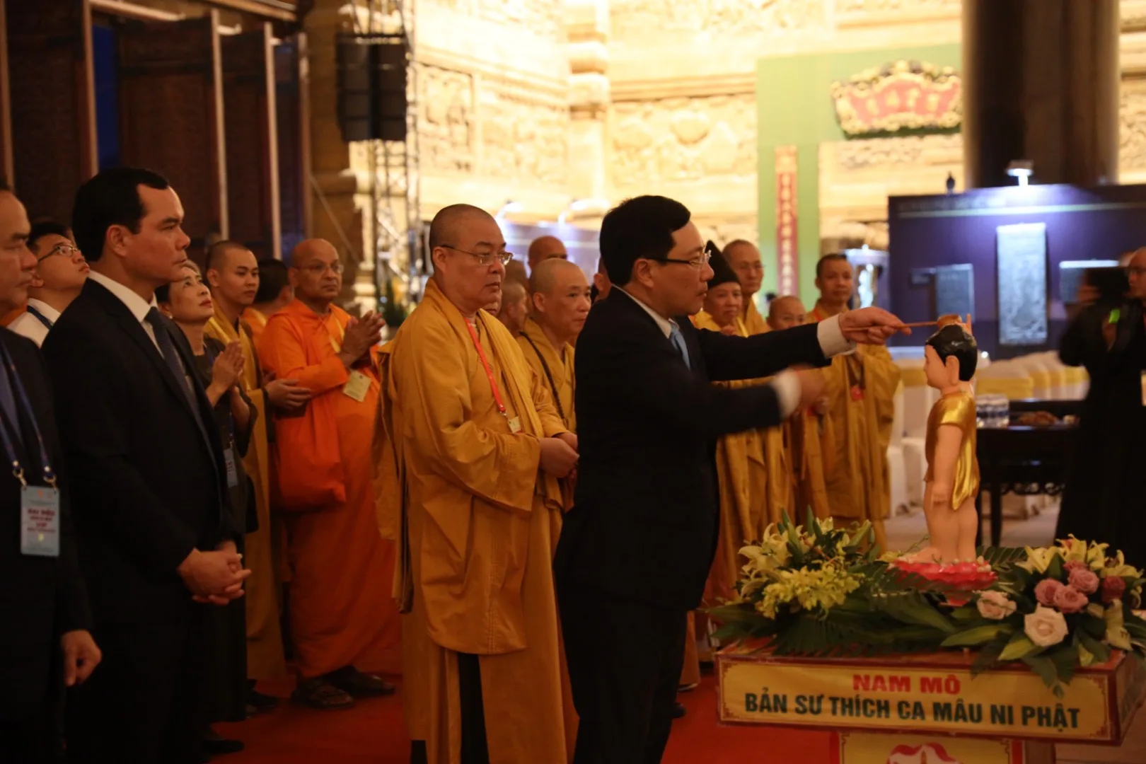 LỄ HỘI HOA ĐĂNG CẦU NGUYỆN HOÀ BÌNH THẾ GIỚI