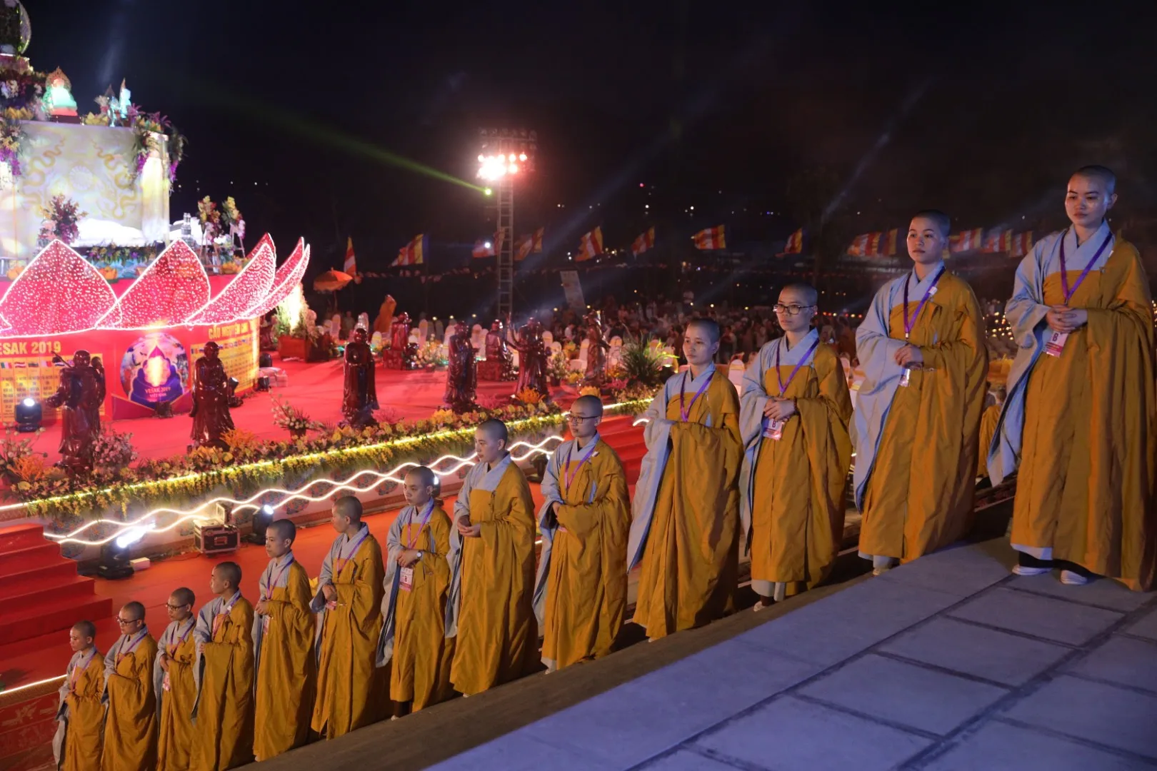 LỄ HỘI HOA ĐĂNG CẦU NGUYỆN HOÀ BÌNH THẾ GIỚI