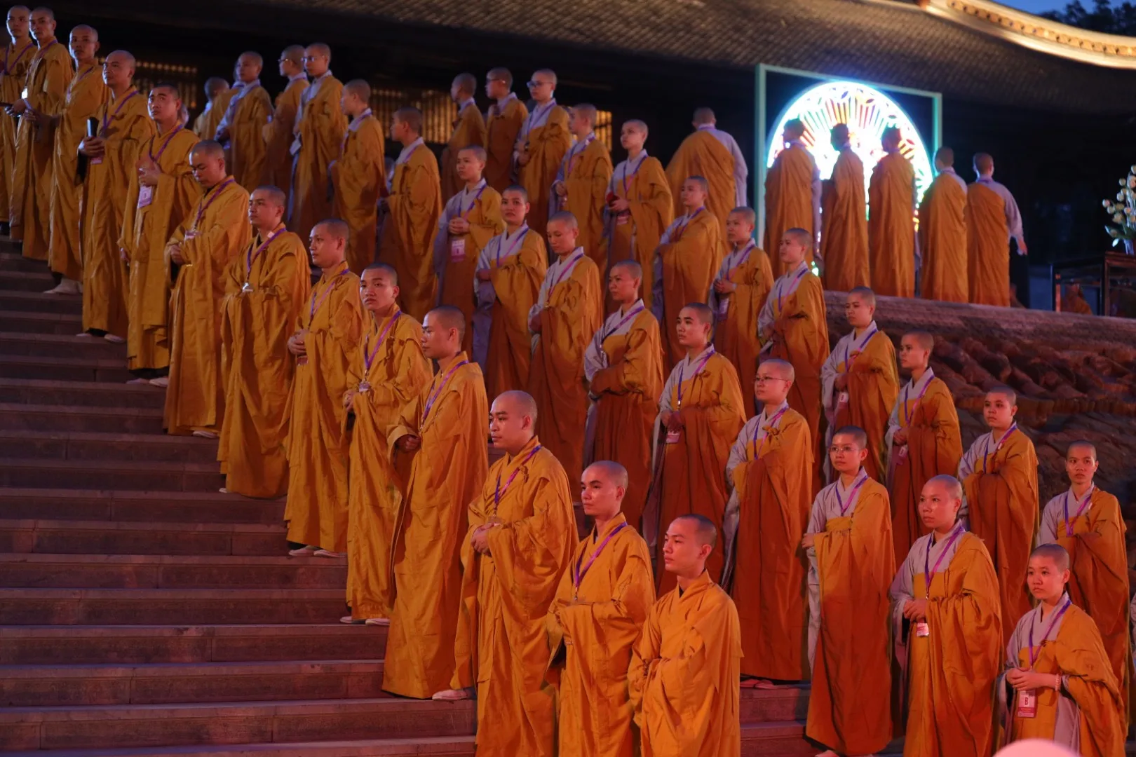 LỄ HỘI HOA ĐĂNG CẦU NGUYỆN HOÀ BÌNH THẾ GIỚI