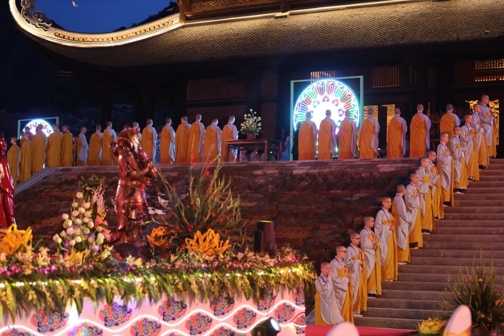LỄ HỘI HOA ĐĂNG CẦU NGUYỆN HOÀ BÌNH THẾ GIỚI