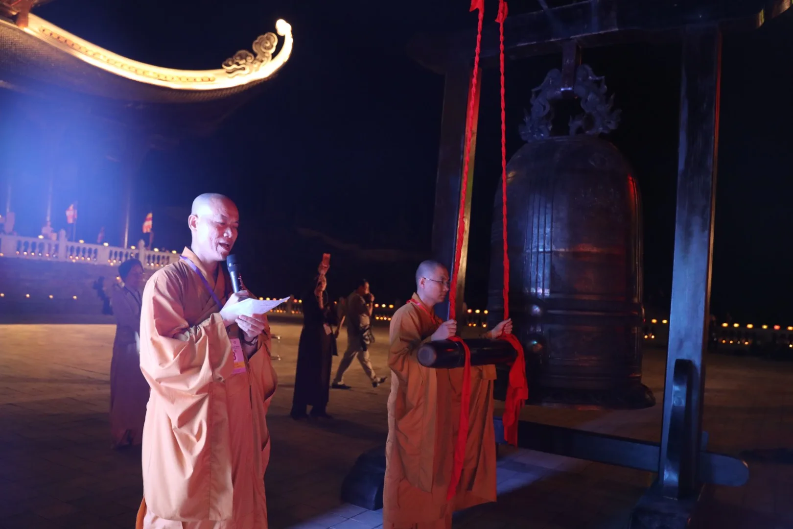 LỄ HỘI HOA ĐĂNG CẦU NGUYỆN HOÀ BÌNH THẾ GIỚI