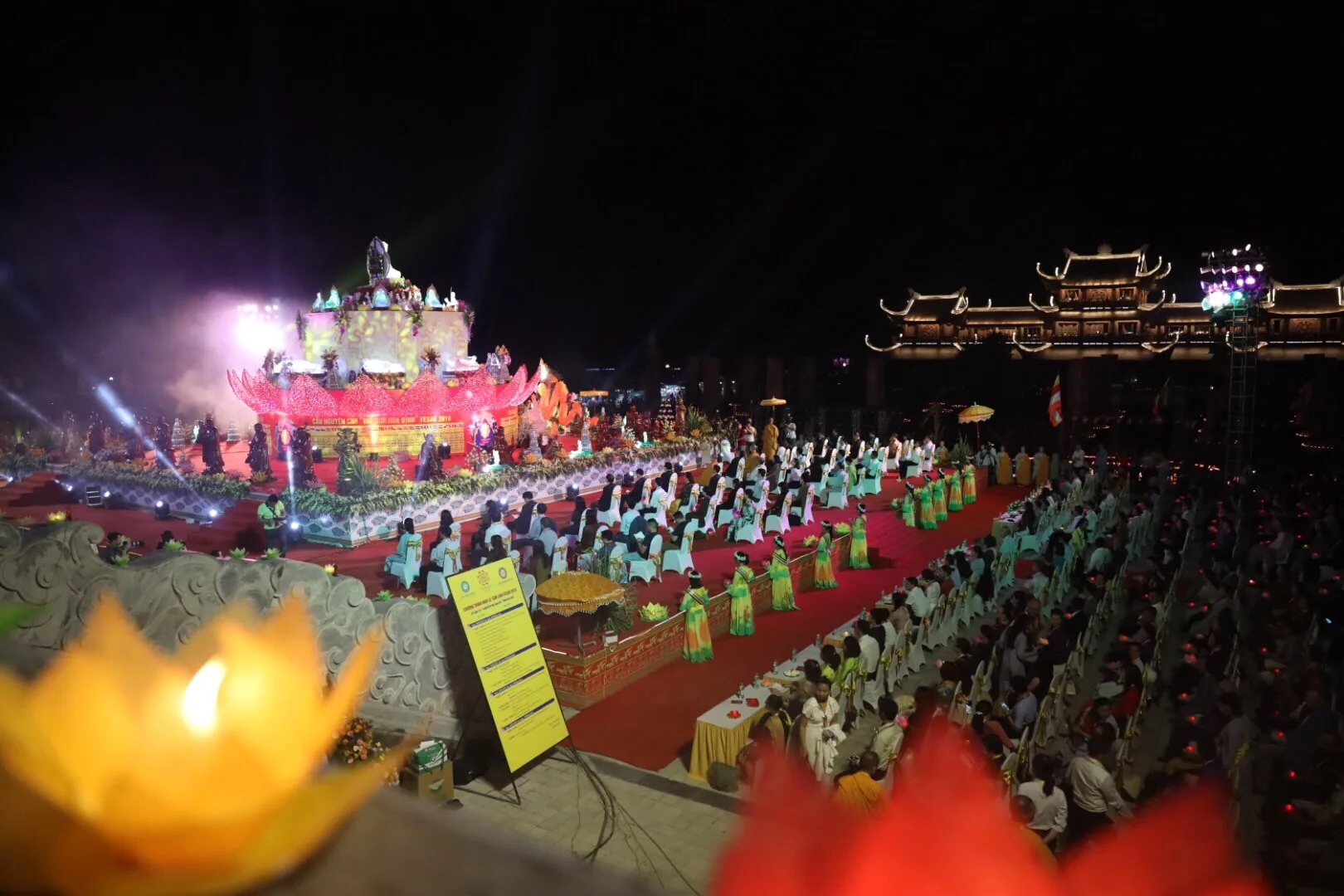 LỄ HỘI HOA ĐĂNG CẦU NGUYỆN HOÀ BÌNH THẾ GIỚI