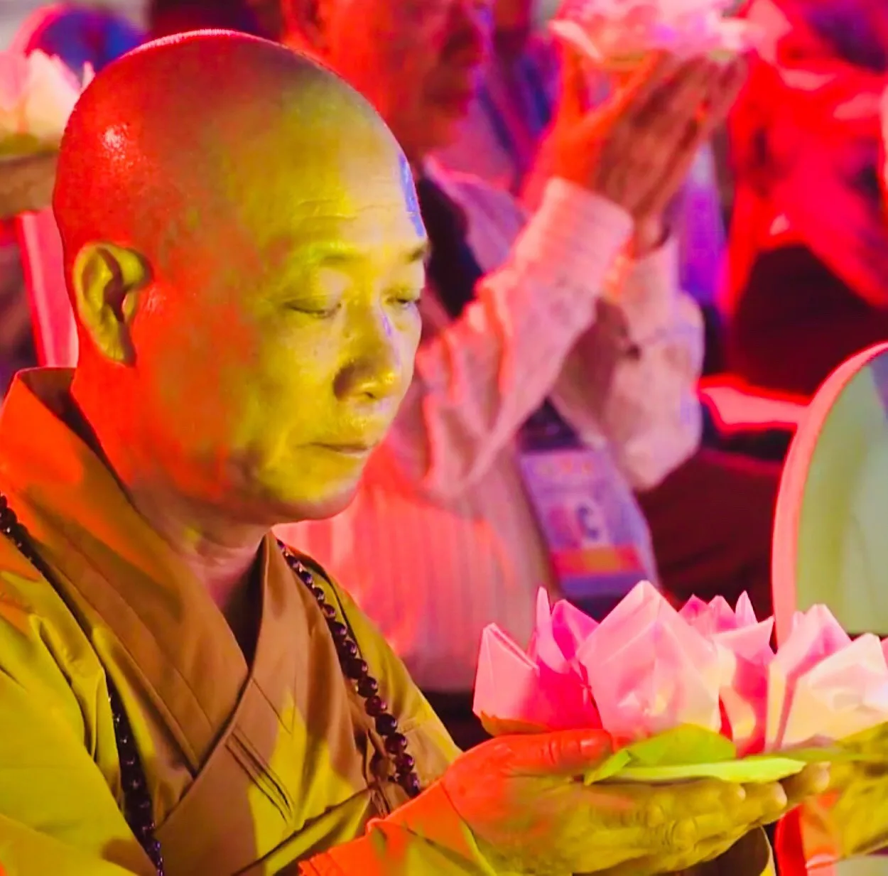 LỄ HỘI HOA ĐĂNG CẦU NGUYỆN HOÀ BÌNH THẾ GIỚI