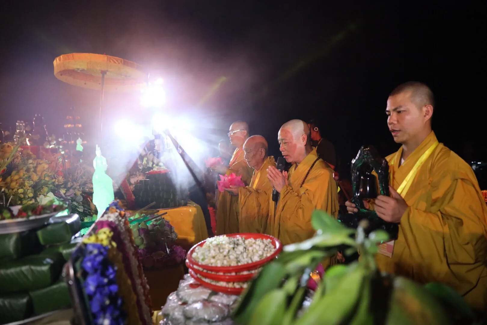 LỄ HỘI HOA ĐĂNG CẦU NGUYỆN HOÀ BÌNH THẾ GIỚI
