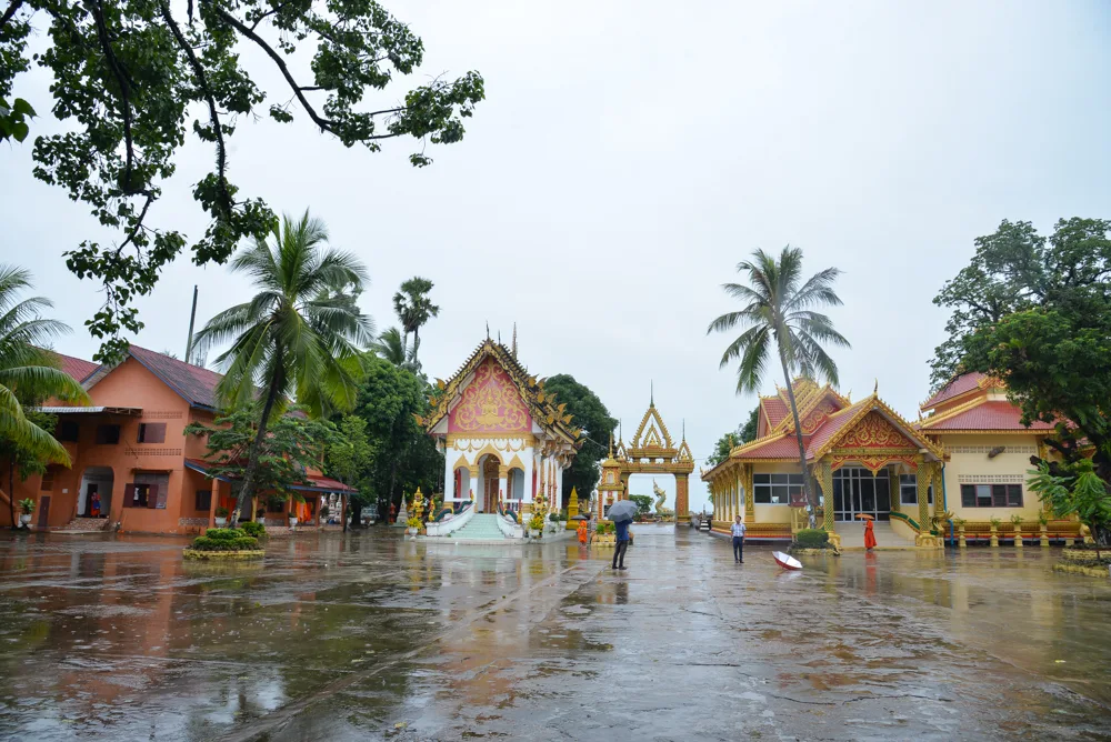 Lào: Đoàn công tác khảo sát và nghiên cứu các ngôi chùa VN tại tỉnh Khăm Muộn và Xa Vẳn Na Khẹt