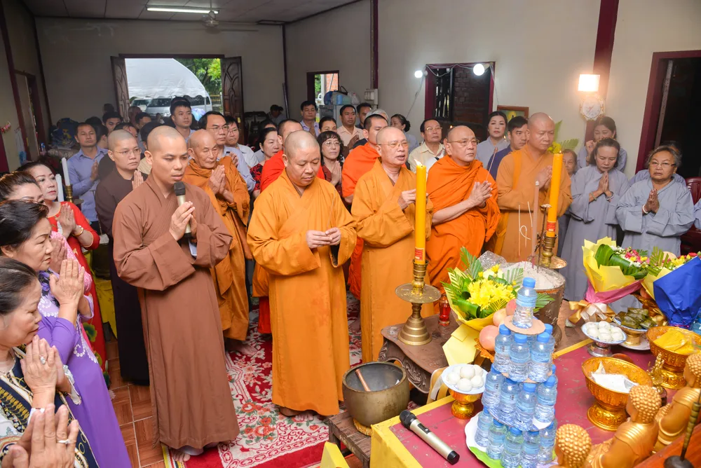 Lào: Đoàn công tác khảo sát và nghiên cứu các ngôi chùa VN tại tỉnh Khăm Muộn và Xa Vẳn Na Khẹt