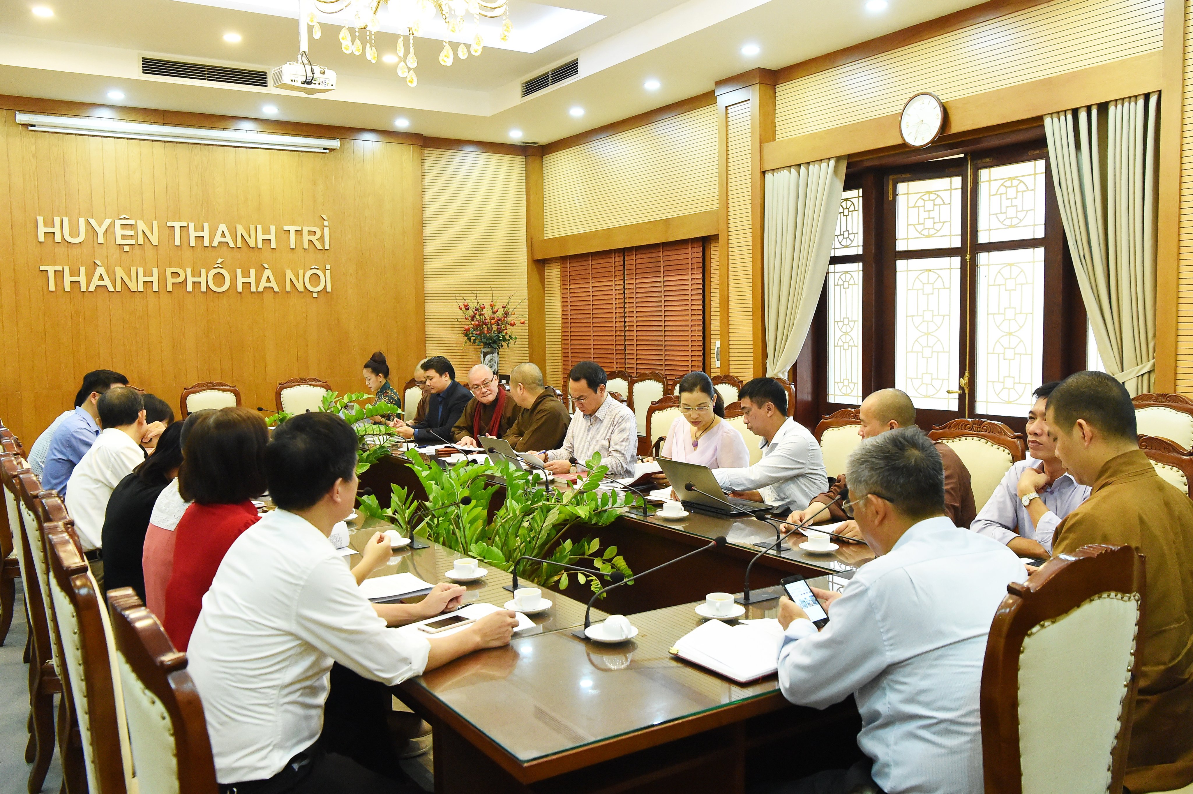 UBND Huyện Thanh Trì : Họp triển khai kế hoạch tổ chức Hội thảo khoa học tôn vinh về nhân vật Lịch sử " Sư bà Phương Dung và Tu bổ Tôn tạo khu Lăng mộ ", nhân dịp Thủ đô kỷ niệm 1010 năm Thăng long Hà Nội