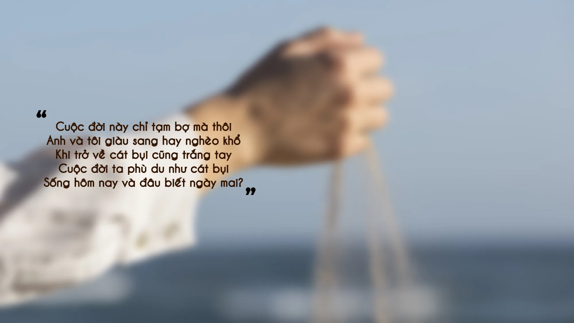 Thơ : Trở về cát bụi