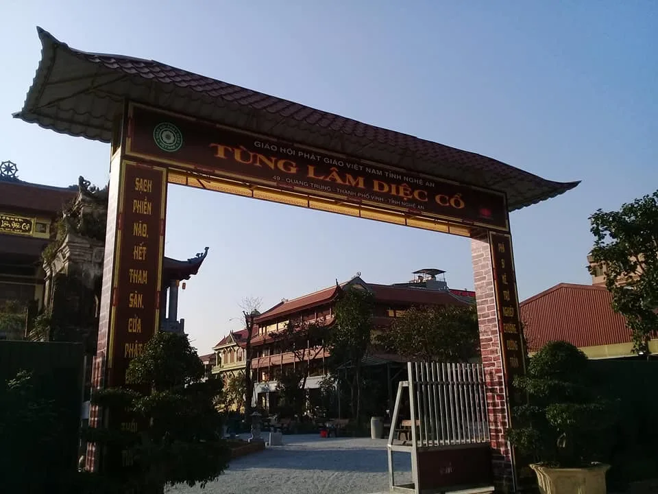 Thơ : Chùa Diệc