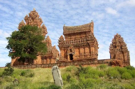 Phật Giáo Chăm-Pa và vị trí của vùng đất Quảng Bình dưới Triều đại INDRAPURA (TK. IX - X)