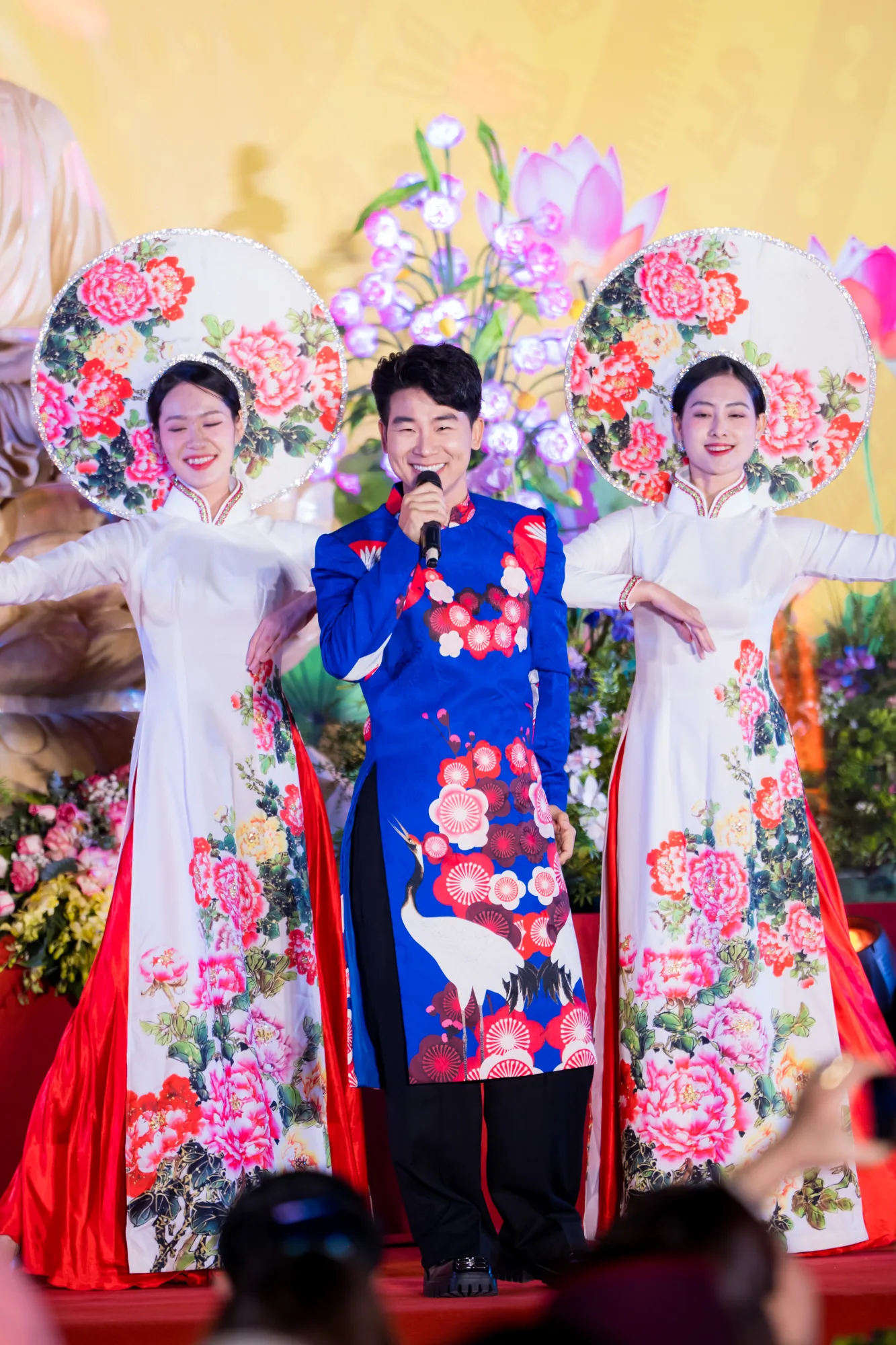 Hồ Quỳnh Hương, NSND Phạm Phương Thảo, NSUT Hồng Liên toả sáng tại lễ công bố vòng bán kết cuộc vận động sáng tác âm nhạc Phật giáo với chương trình nghệ thuật đặc sắc “Sáng Đạo Trong Đời” tại Ninh Bình