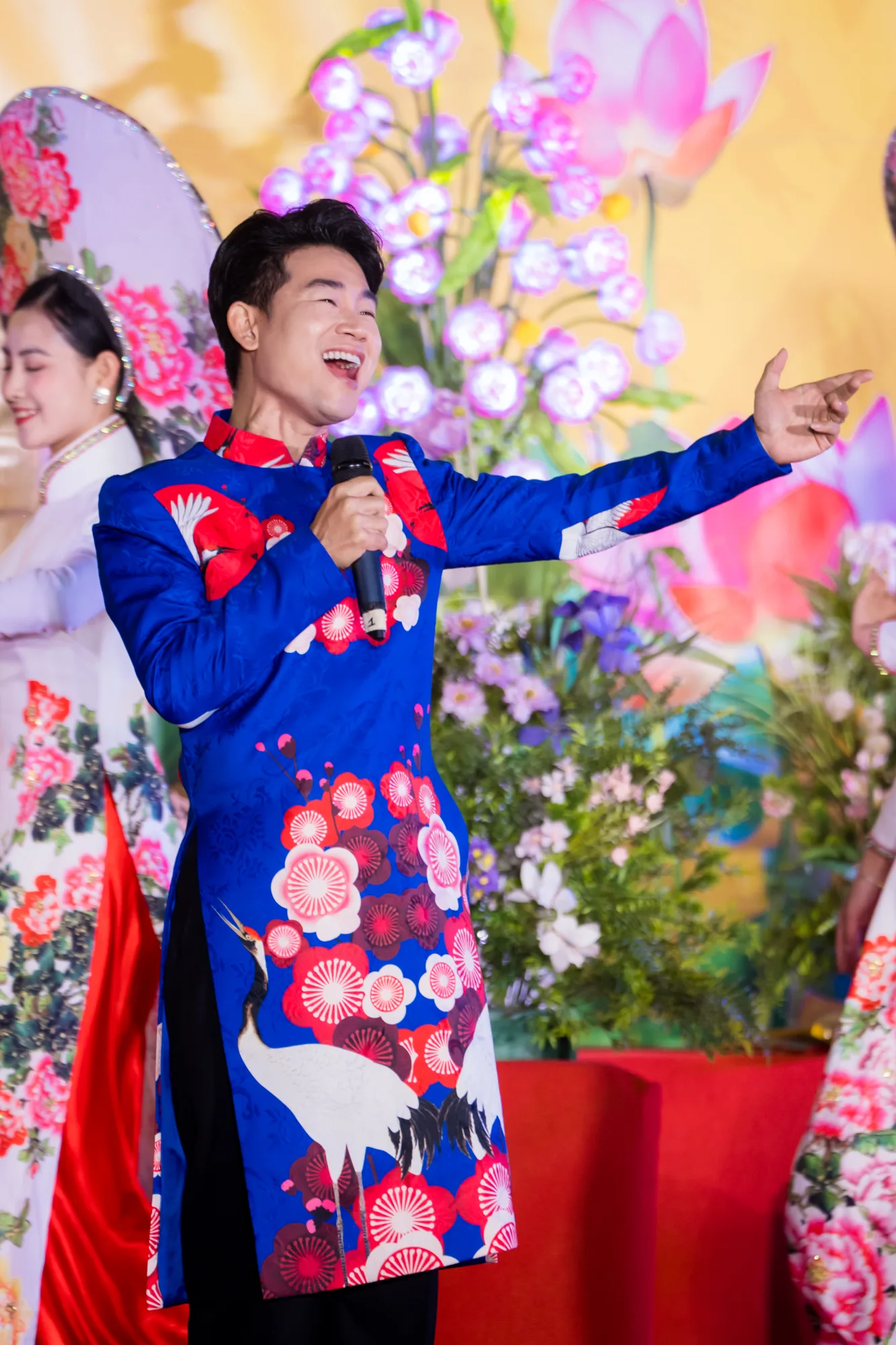 Hồ Quỳnh Hương, NSND Phạm Phương Thảo, NSUT Hồng Liên toả sáng tại lễ công bố vòng bán kết cuộc vận động sáng tác âm nhạc Phật giáo với chương trình nghệ thuật đặc sắc “Sáng Đạo Trong Đời” tại Ninh Bình