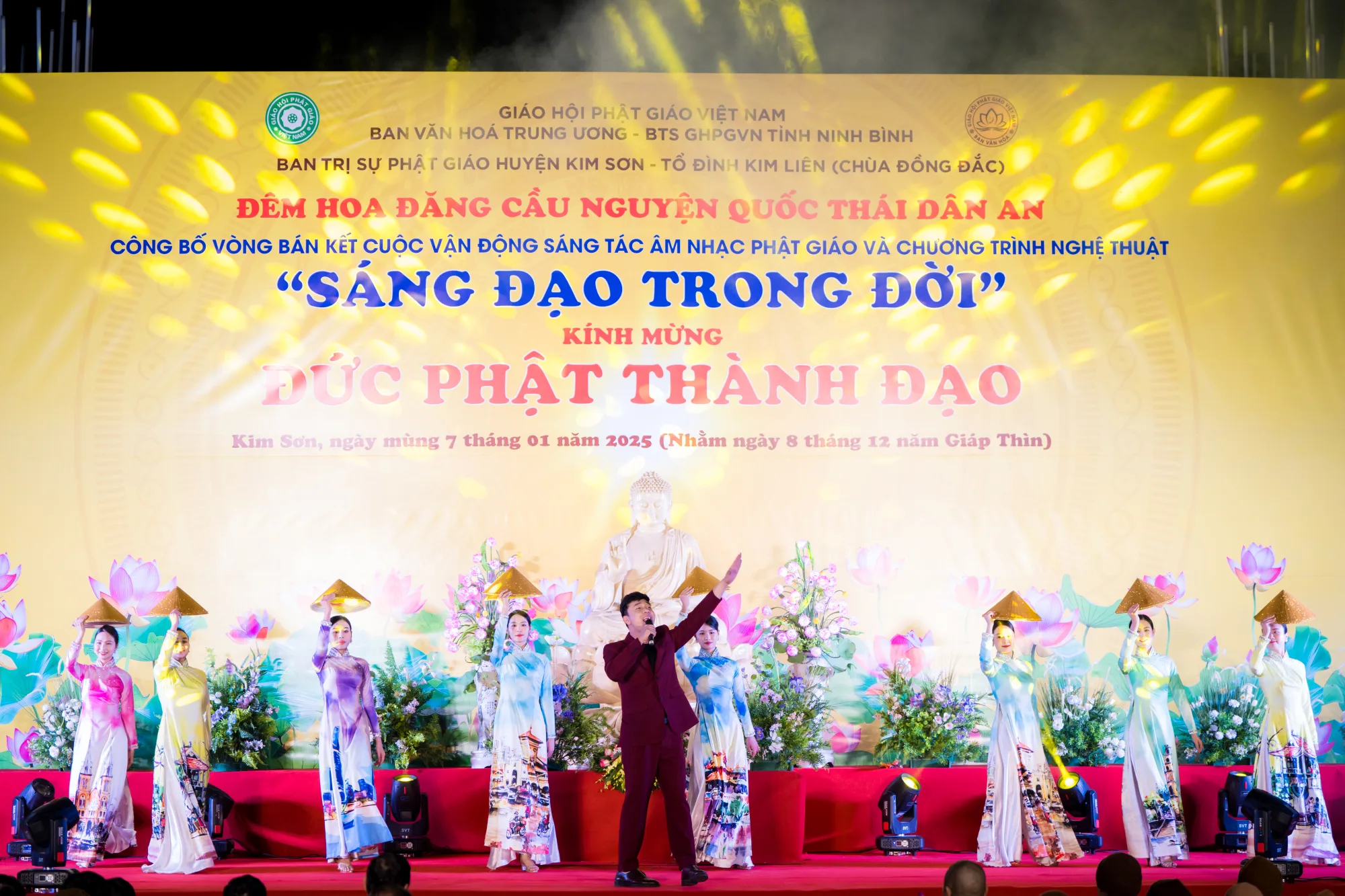 Hồ Quỳnh Hương, NSND Phạm Phương Thảo, NSUT Hồng Liên toả sáng tại lễ công bố vòng bán kết cuộc vận động sáng tác âm nhạc Phật giáo với chương trình nghệ thuật đặc sắc “Sáng Đạo Trong Đời” tại Ninh Bình