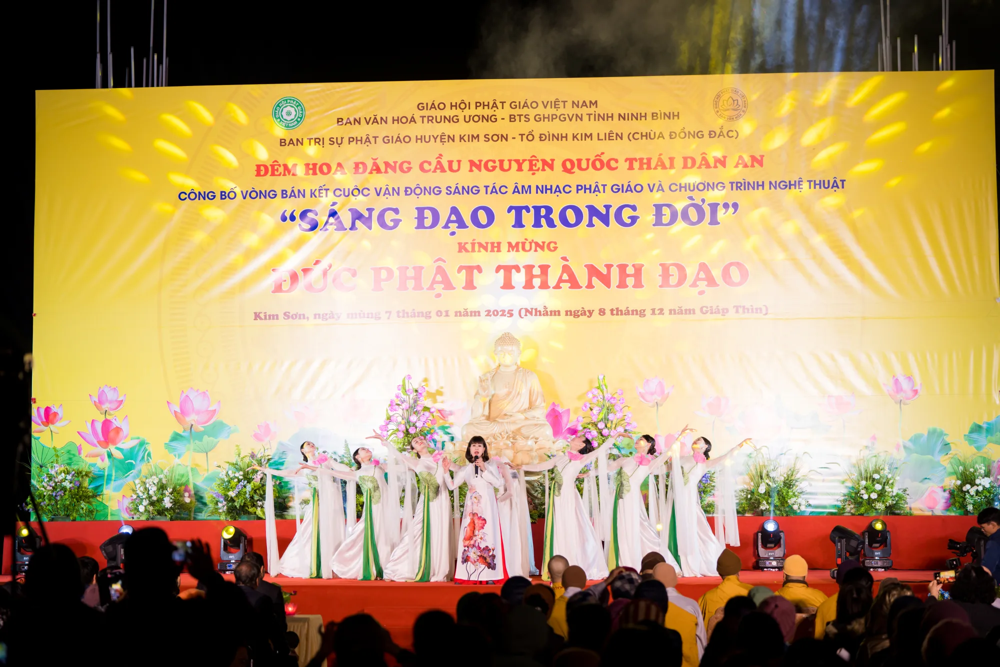 Hồ Quỳnh Hương, NSND Phạm Phương Thảo, NSUT Hồng Liên toả sáng tại lễ công bố vòng bán kết cuộc vận động sáng tác âm nhạc Phật giáo với chương trình nghệ thuật đặc sắc “Sáng Đạo Trong Đời” tại Ninh Bình