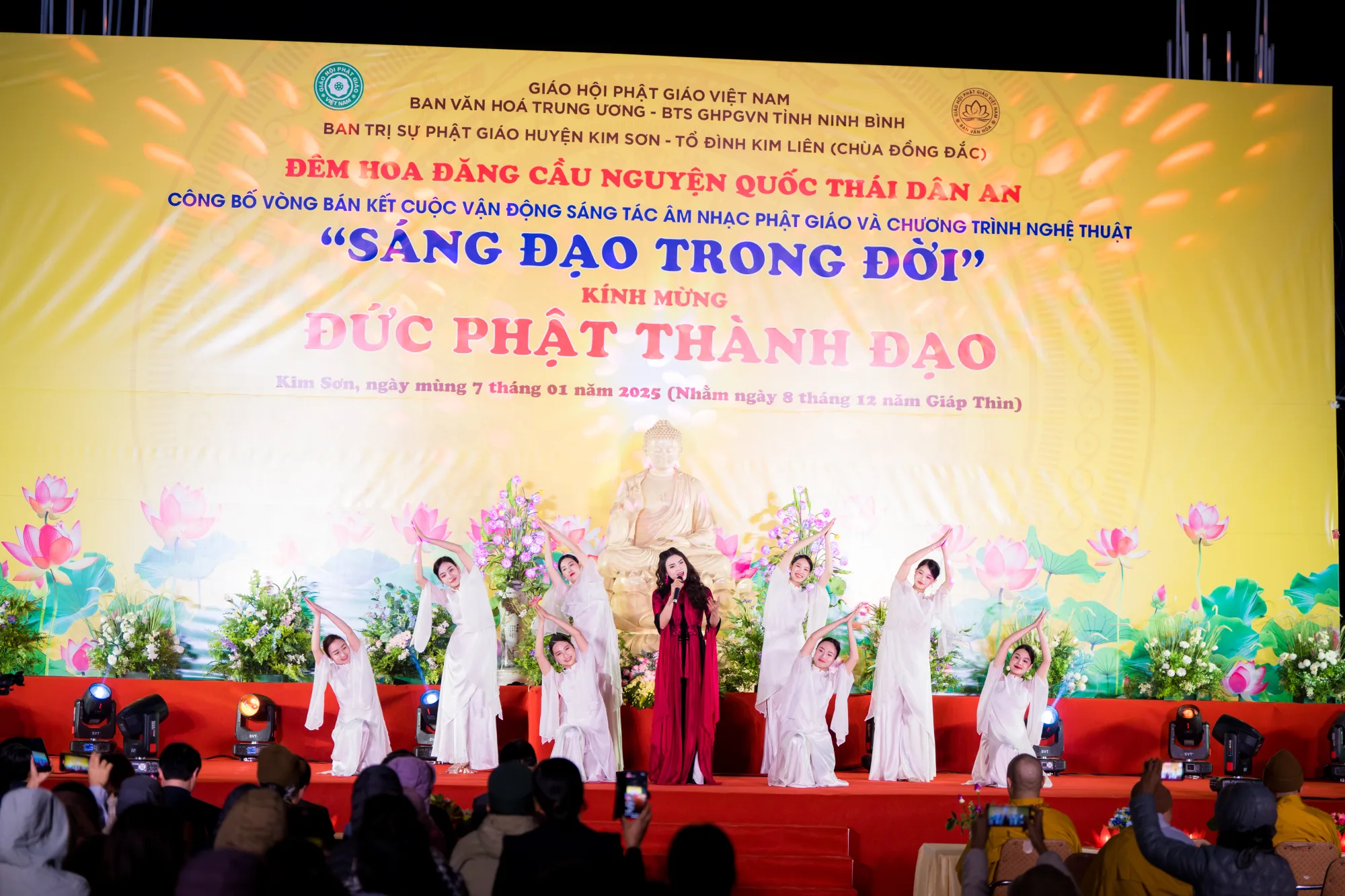 Hồ Quỳnh Hương, NSND Phạm Phương Thảo, NSUT Hồng Liên toả sáng tại lễ công bố vòng bán kết cuộc vận động sáng tác âm nhạc Phật giáo với chương trình nghệ thuật đặc sắc “Sáng Đạo Trong Đời” tại Ninh Bình