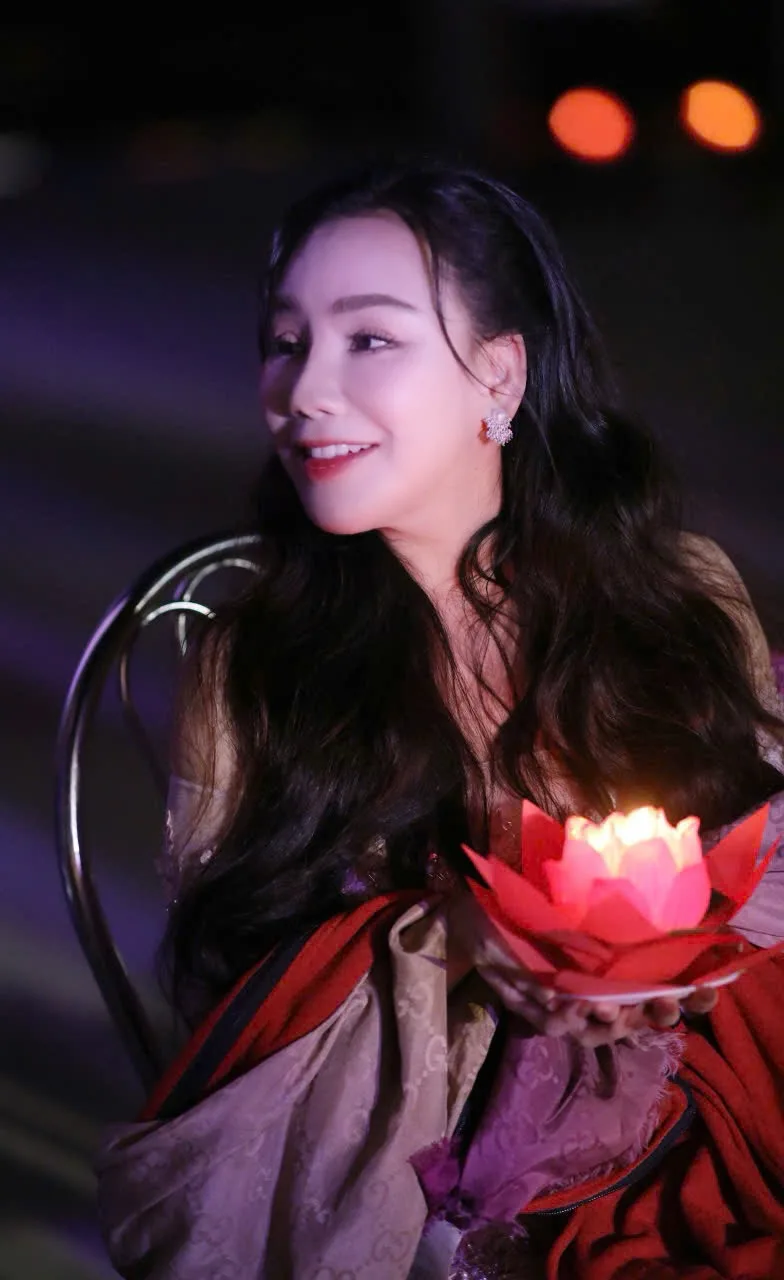 Hồ Quỳnh Hương, NSND Phạm Phương Thảo, NSUT Hồng Liên toả sáng tại lễ công bố vòng bán kết cuộc vận động sáng tác âm nhạc Phật giáo với chương trình nghệ thuật đặc sắc “Sáng Đạo Trong Đời” tại Ninh Bình