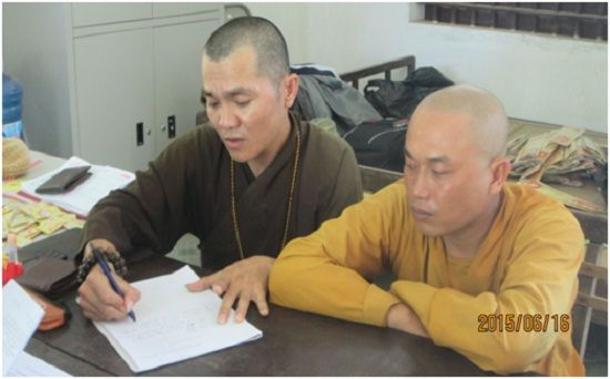 Nghệ An: Bắt hai đối tượng "giả sư" đi bán nhang