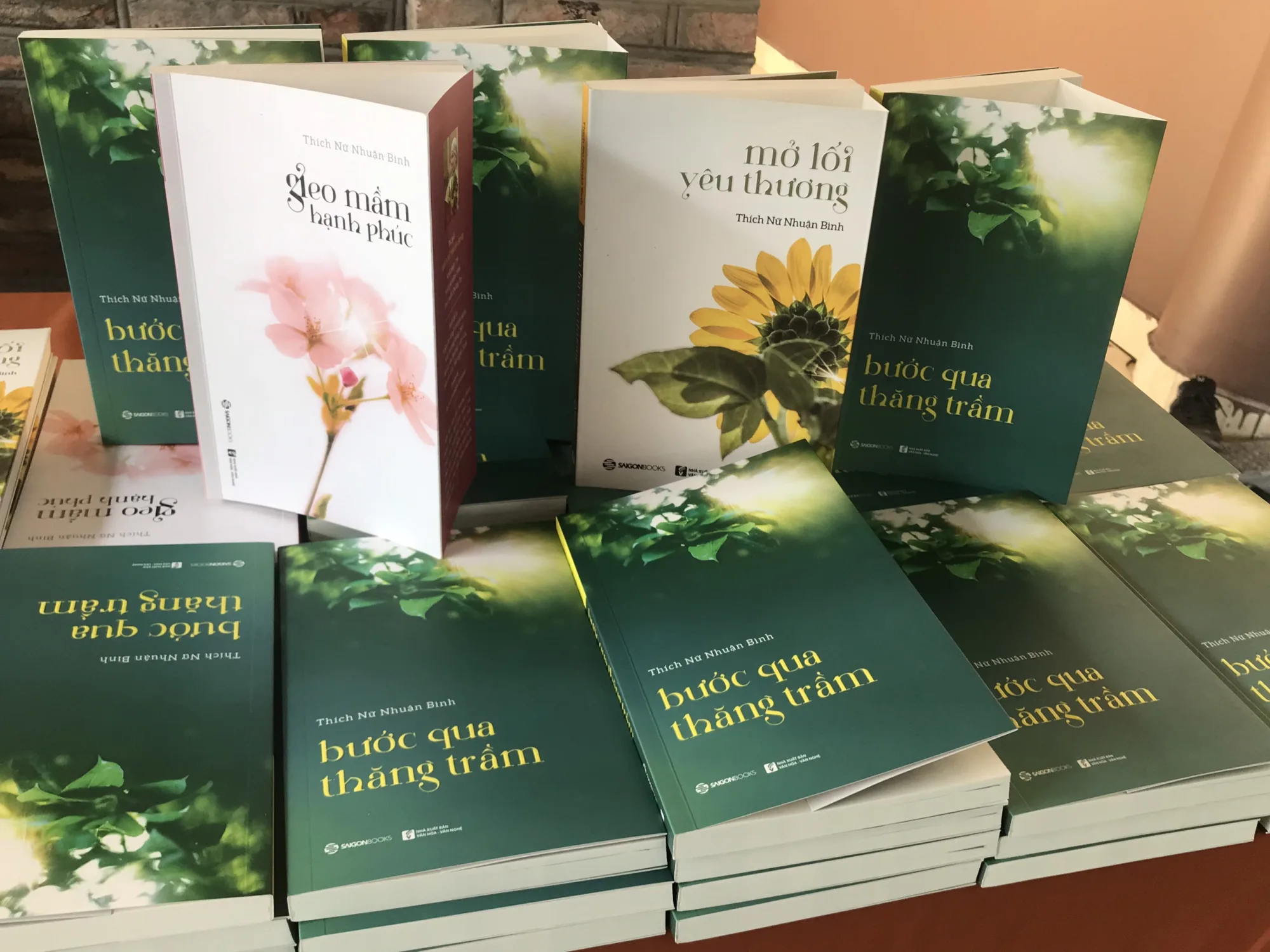TP. Hồ Chí Minh: Sư cô Nhuận Bình Ra mắt sách “Bước qua thăng trầm”