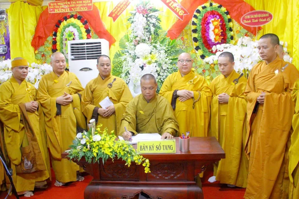 Tp.HCM: Ban Văn hoá GHPGVN TP.HCM viếng tang cố Đại lão Hoà thượng Phó Pháp chủ Thích Hiển Pháp