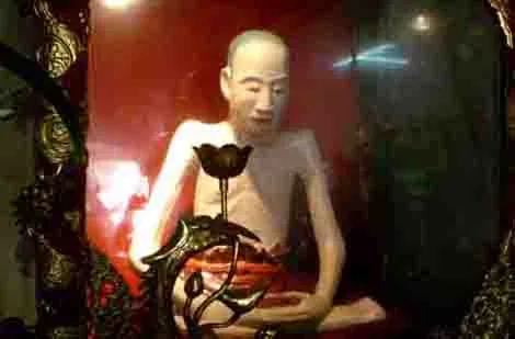 Khám phá những pho tượng "độc, dị" nhất Việt Nam