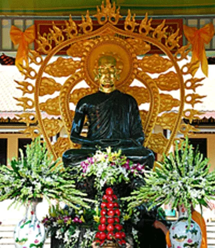 Tượng Phật ngọc nặng 7 tấn