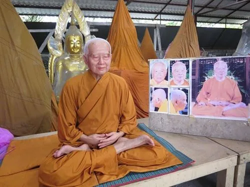 Tượng sáp Hòa thượng Thích Thanh Từ thần thái như người thật