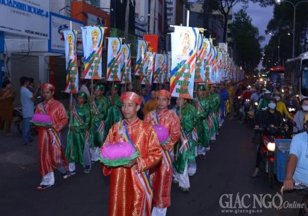Đại lễ Phật đản PL.2561 TP.HCM: Thiêng liêng lễ rước Phật đản sinh từ Ấn Quang đến Việt Nam Quốc Tự